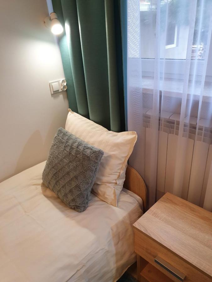 Hostel Mleczna - Metro Zacisze Варшава Екстер'єр фото
