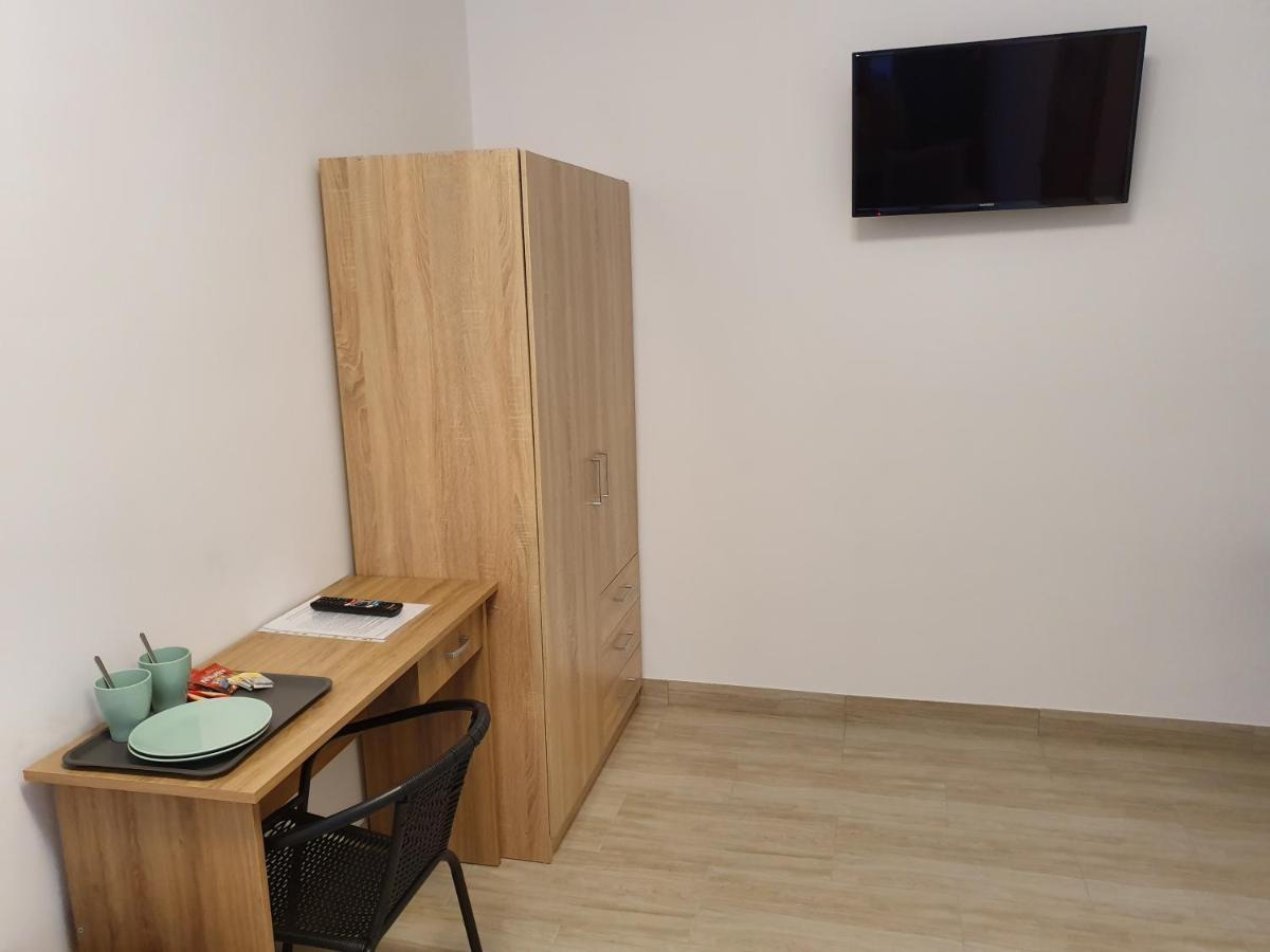 Hostel Mleczna - Metro Zacisze Варшава Екстер'єр фото
