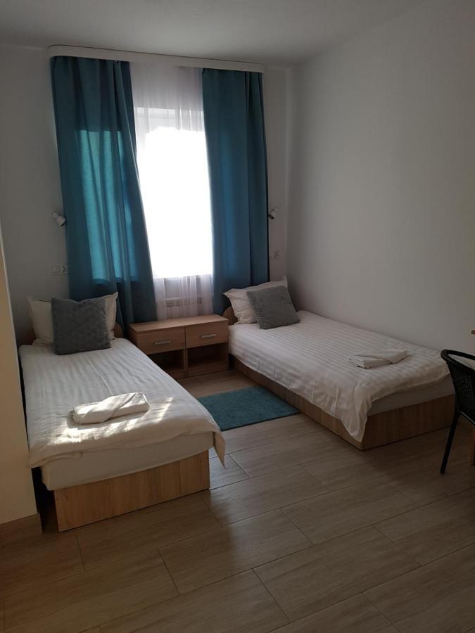 Hostel Mleczna - Metro Zacisze Варшава Екстер'єр фото