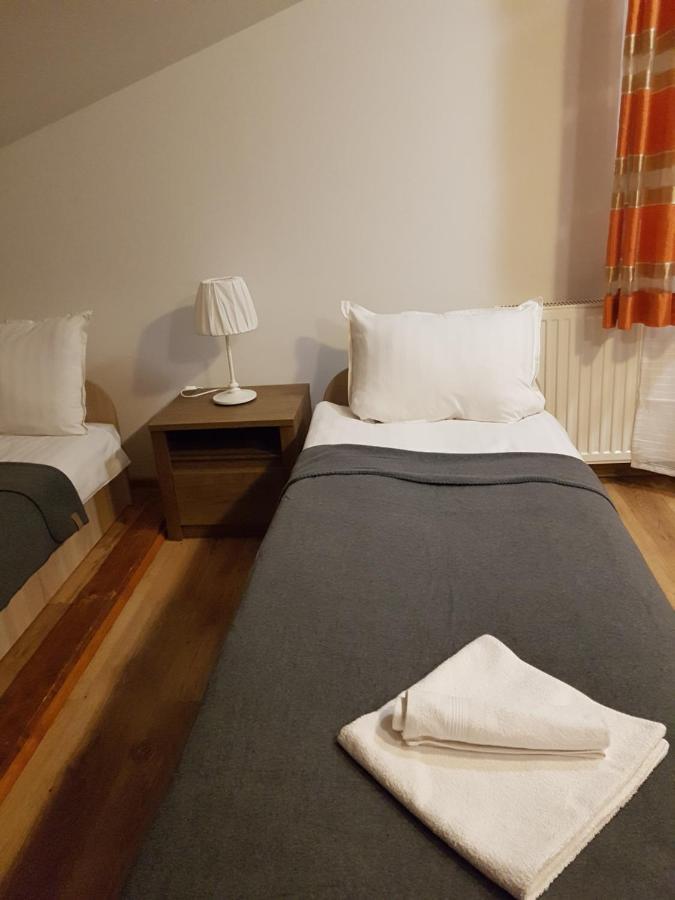 Hostel Mleczna - Metro Zacisze Варшава Екстер'єр фото