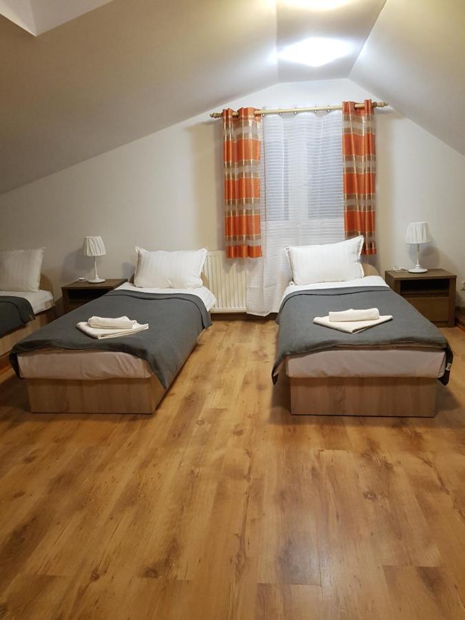 Hostel Mleczna - Metro Zacisze Варшава Екстер'єр фото