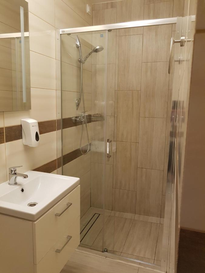 Hostel Mleczna - Metro Zacisze Варшава Екстер'єр фото