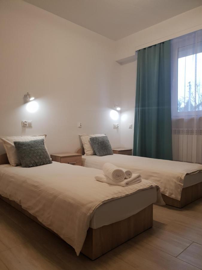 Hostel Mleczna - Metro Zacisze Варшава Екстер'єр фото