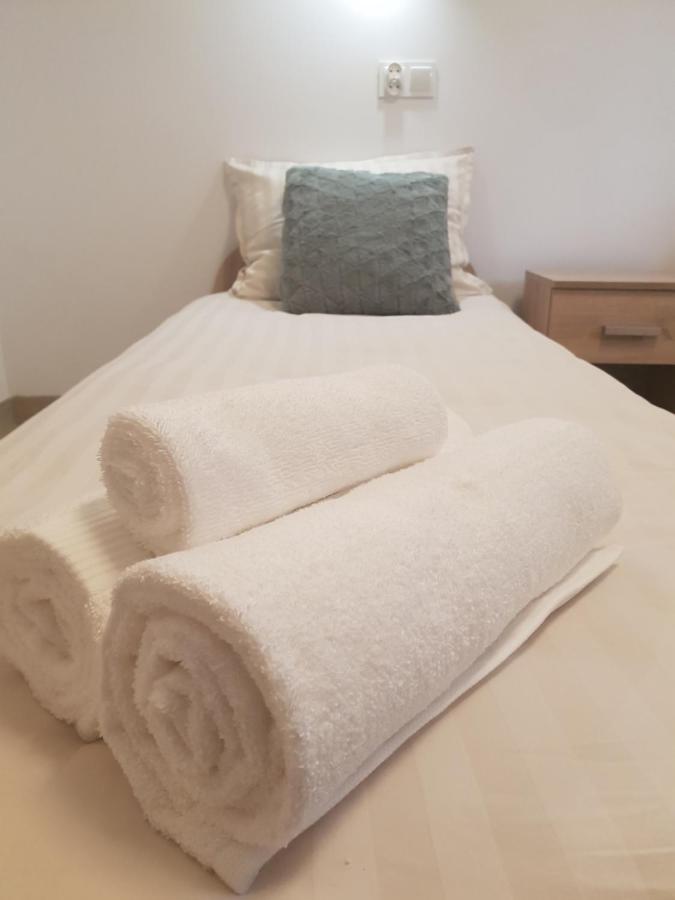Hostel Mleczna - Metro Zacisze Варшава Екстер'єр фото
